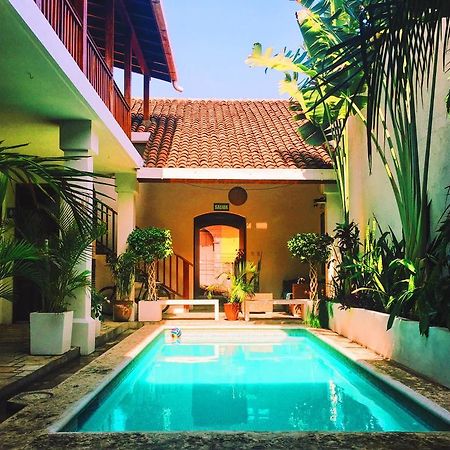 Hotel Azul เลออน ภายนอก รูปภาพ